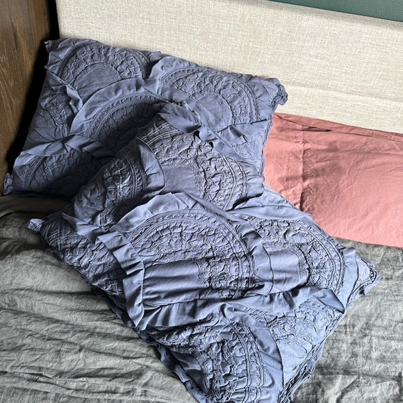 2 Anthropologie ‘Rivulets’ Ruffle Standard Pillow Shams in a dark Medallion Blue - Picture 9 of 16